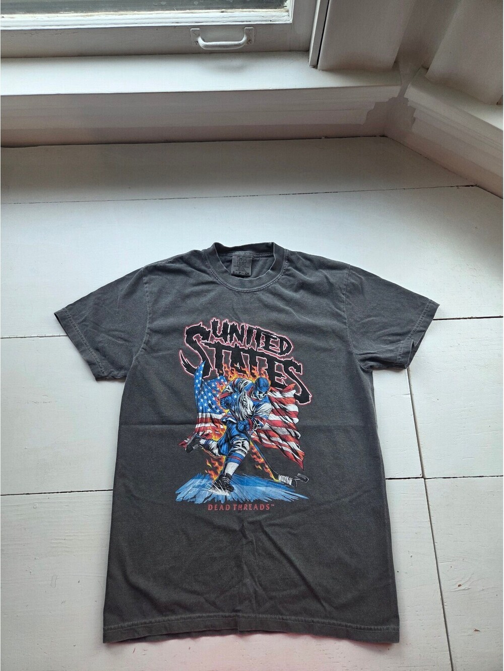 Grunge Dead Threads Graphic T-Shirt